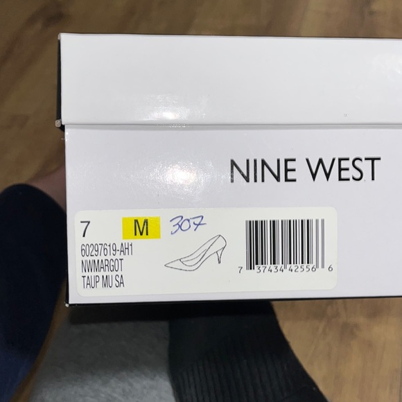 Nine West woman’s size 7 floral print heels. - Picture 9 of 9